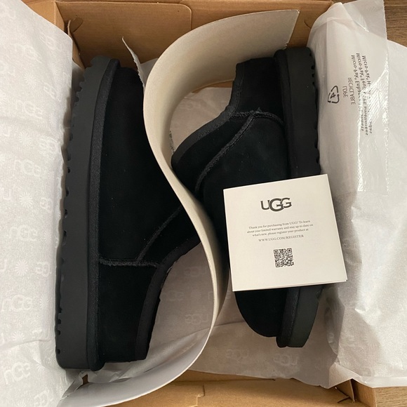 Ugg mini classic slipper in black NIB - Picture 4 of 5